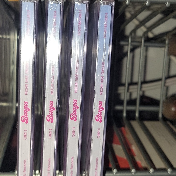 Cardi B x Megan Thee Stallion) Bongos" Limited Edition CD Single - Picture 13 of 13